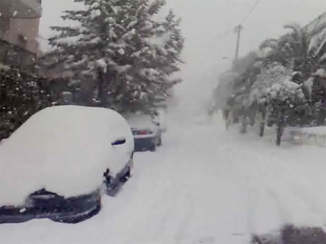 Σφοδρή χιονόπτωση στα Βριλήσσια
