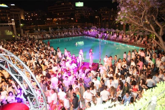 White Night, Hilton pool