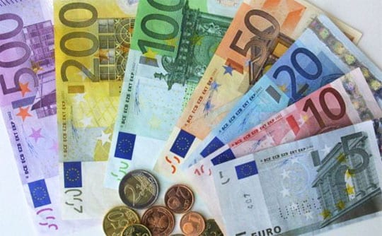 Χαρτονομίσματα και κέρματα Ευρώ