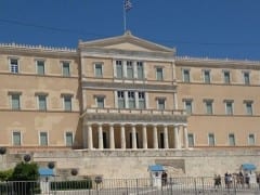 Επιτέλους ξηλώθηκαν τα κάγκελα από τη Βουλή (βίντεο) Επιτέλους ξηλώθηκαν τα κάγκελα από τη Βουλή (βίντεο)
