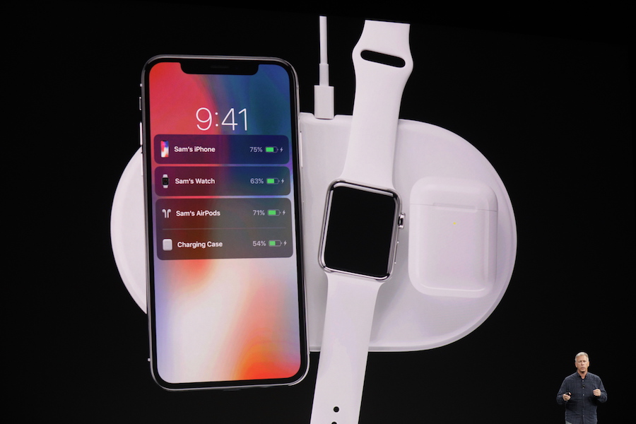 Apple AirPods wireless charging case