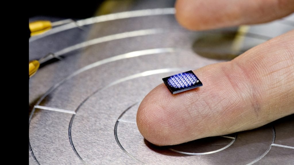 ΙBM World’s smallest computer hero