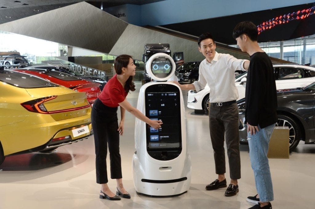 LG and Hyundai Collaboration cloi guidebot